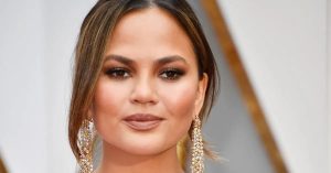 Chrissy Teigen – Net Worth, Bio, Height, Wiki!